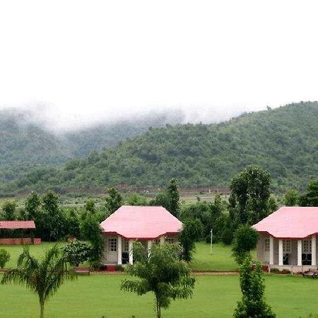 Tiger Den Resort Khilchīpur エクステリア 写真